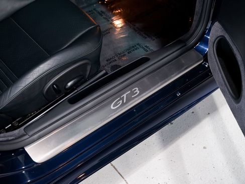 Used 2004 Porsche 911 GT3 RWD image 23