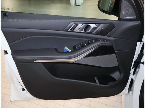 Used 2026 BMW X5 sDrive40i w/ M Sport Package RWD image 9