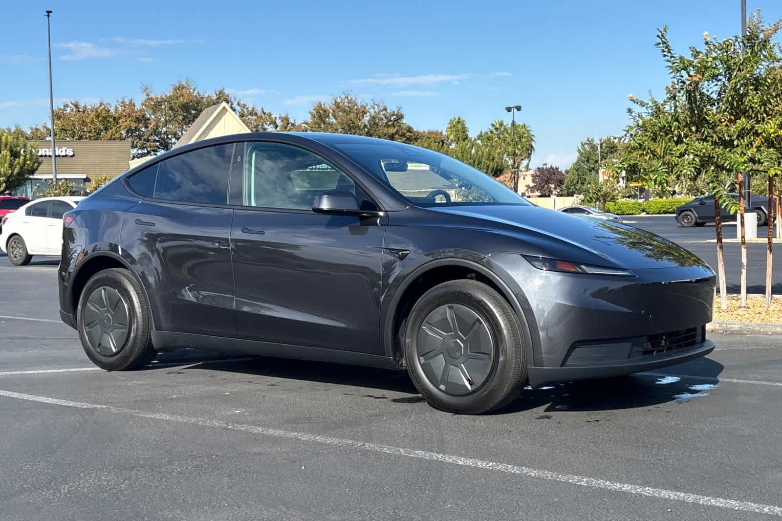 Used 2026 Tesla Model Y 2WD image 9