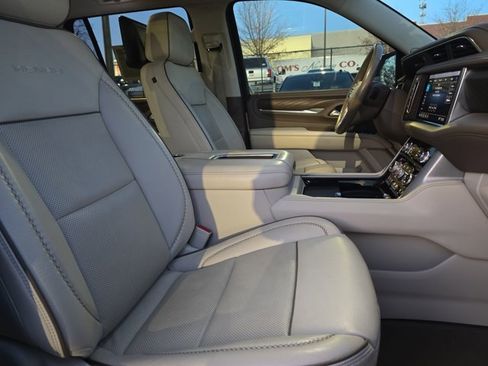 Used 2021 GMC Yukon Denali w/ Denali Premium Package image 10