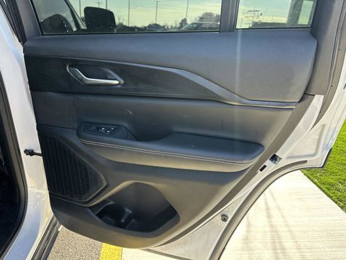 Used 2024 Jeep Grand Cherokee Altitude image 19