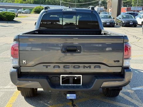 Used 2022 Toyota Tacoma TRD Sport AWD/4WD image 5