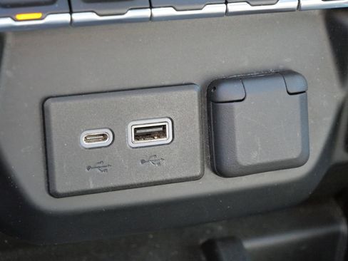 Used 2019 Chevrolet Silverado 1500 High Country image 27