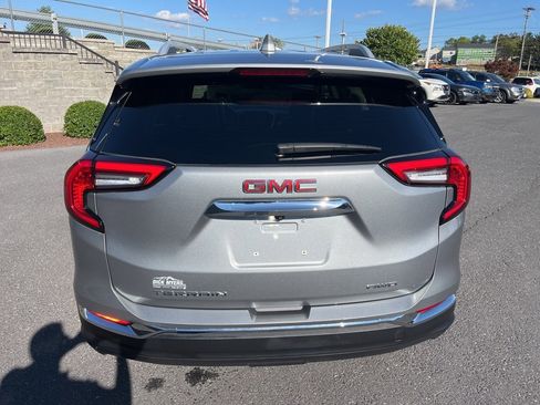 Used 2024 GMC Terrain SLT image 11