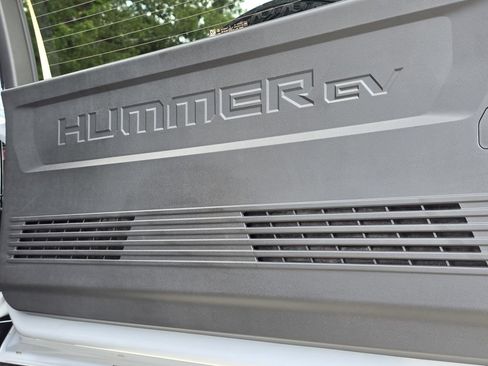 Used 2025 GMC Hummer EV 2X w/ LPO, Dark Essentials Package AWD/4WD image 43