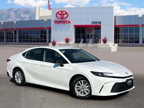 Used 2025 Toyota Camry LE FWD image 1