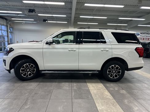 Used 2022 Ford Expedition XLT image 13