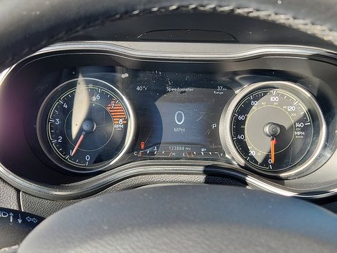 Used 2020 Jeep Cherokee Trailhawk image 15