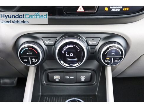 Certified 2025 Hyundai Venue SEL FWD image 27