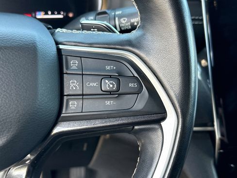 Used 2022 Jeep Grand Cherokee L Laredo image 30