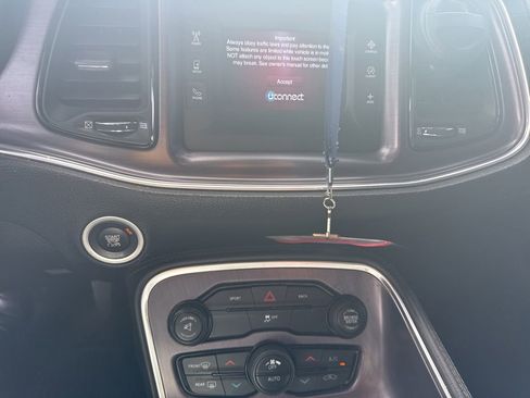 Used 2016 Dodge Challenger SXT RWD image 10
