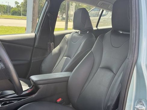 Used 2019 Toyota Prius Limited FWD image 17