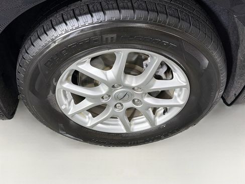 Used 2024 Chrysler Pacifica Touring-L FWD image 11