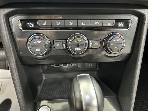 Used 2018 Volkswagen Tiguan SE w/ Panoramic Sunroof Package AWD/4WD image 16