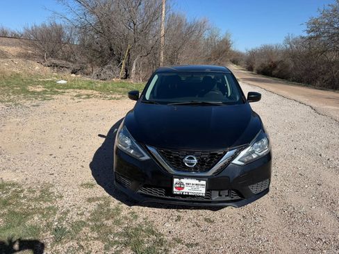 Used 2018 Nissan Sentra S image 2