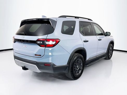 Certified 2025 Honda Pilot TrailSport image 5