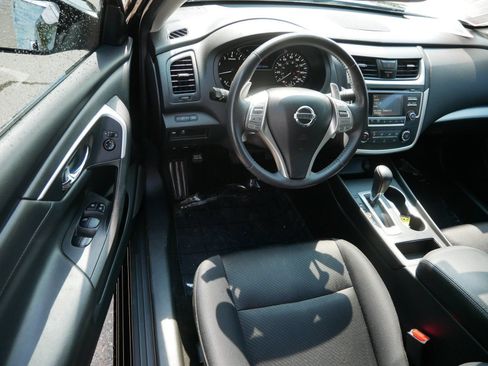 Used 2016 Nissan Altima 2.5 SR FWD image 9