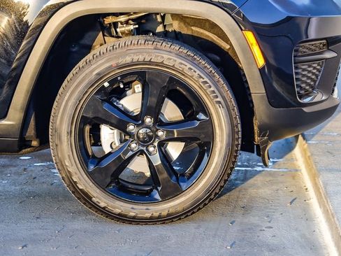 New 2025 Jeep Grand Cherokee Altitude image 38