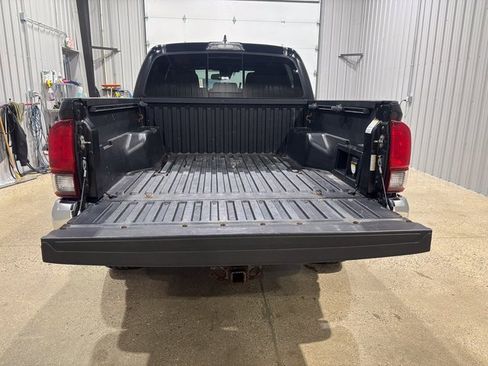 Used 2019 Toyota Tacoma TRD Off-Road image 9