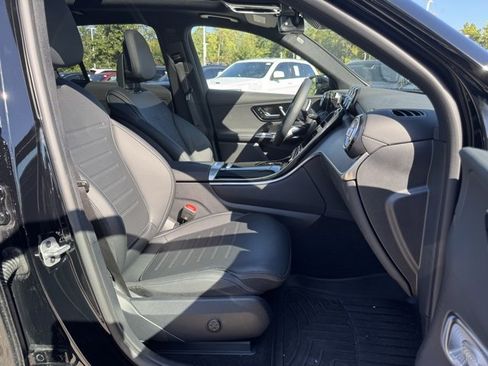 Used 2025 Mercedes-Benz GLC 350e 4MATIC image 26