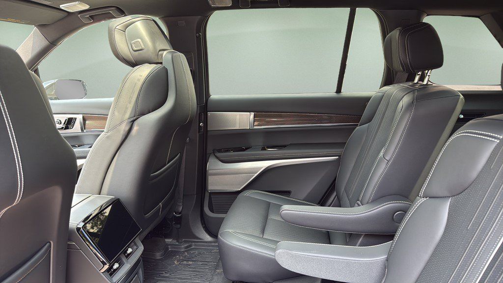 Certified 2026 Cadillac Vistiq Sport w/ LPO, Floor Liner Package AWD/4WD image 7