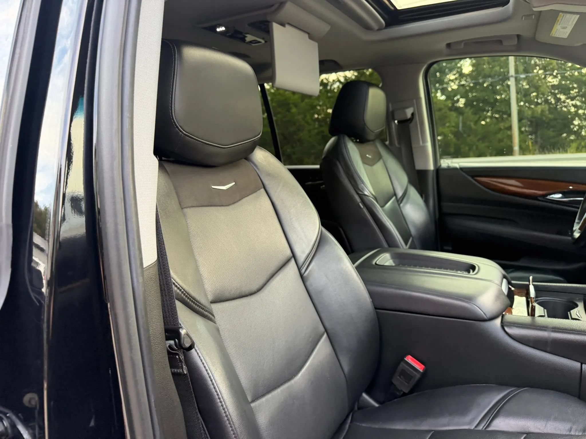 Used 2019 Cadillac Escalade Luxury AWD/4WD image 53