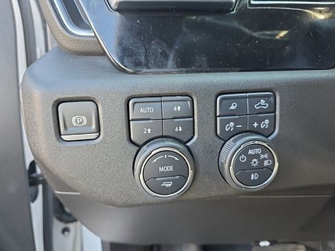 Used 2022 Chevrolet Silverado 1500 High Country image 19