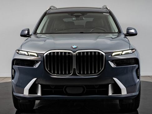Used 2024 BMW X7 xDrive40i w/ Executive Package AWD/4WD image 2