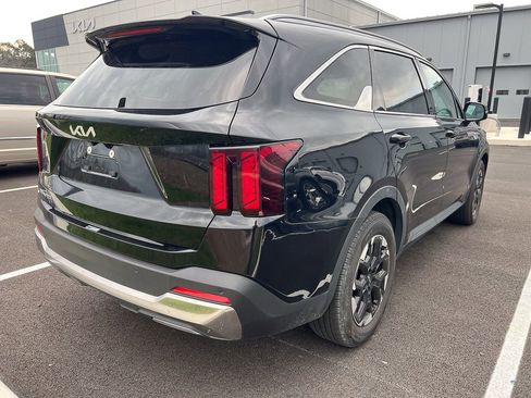 Used 2024 Kia Sorento S image 5