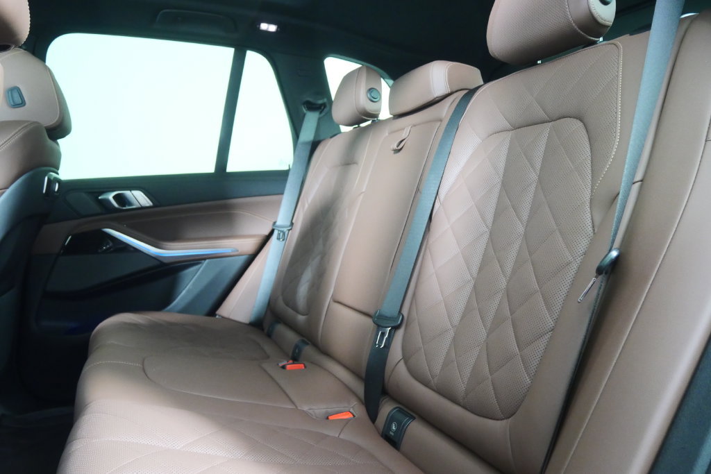 Certified 2025 BMW X5 sDrive40i w/ Premium Package RWD image 16