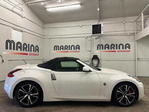 Used 2018 Nissan 370Z Touring Sport RWD image 13
