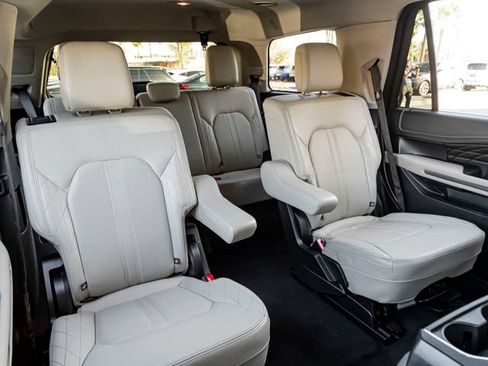 Used 2018 Ford Expedition Platinum RWD image 26
