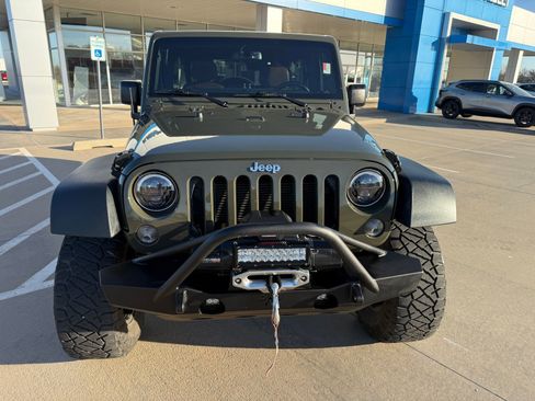 Used 2015 Jeep Wrangler Unlimited Rubicon w/ Connectivity Group image 8