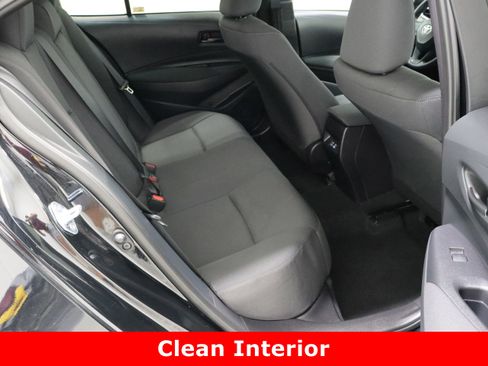 Used 2025 Toyota Corolla LE image 30