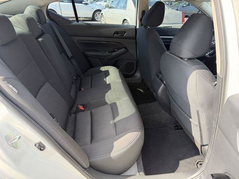Used 2023 Nissan Altima 2.5 SV FWD image 14