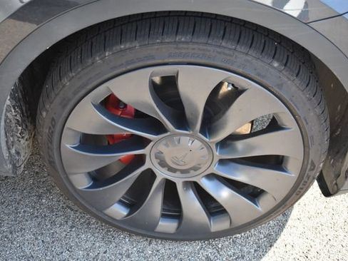 Used 2024 Tesla Model Y Performance AWD/4WD image 11