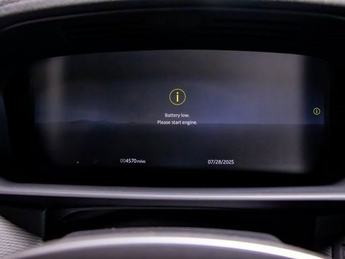 Certified 2025 Land Rover Discovery Dynamic SE image 18