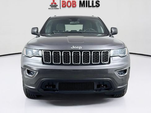 Used 2019 Jeep Grand Cherokee Laredo AWD/4WD image 2