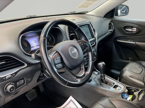 Used 2019 Jeep Cherokee Trailhawk AWD/4WD image 19