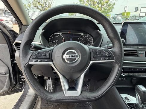 Used 2022 Nissan Altima 2.5 SV FWD image 22