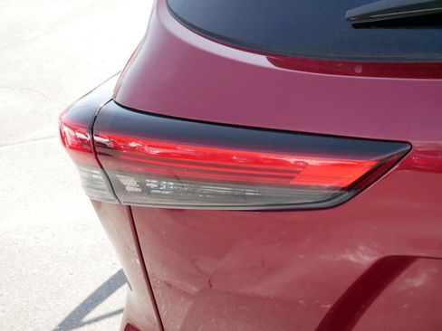 Certified 2020 Toyota Highlander XLE image 17