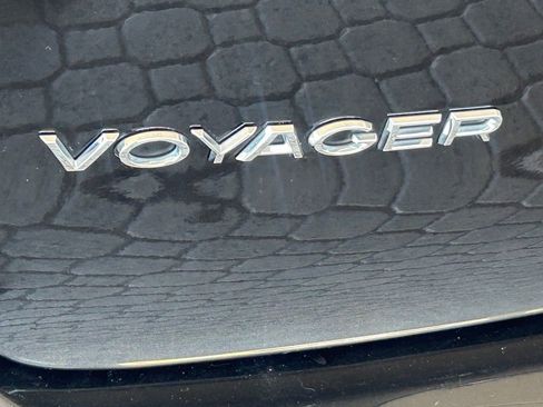 Used 2023 Chrysler Voyager LX image 22