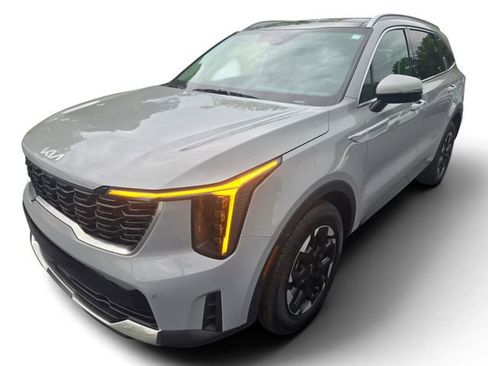 Used 2025 Kia Sorento S w/ Panoramic Sunroof Package FWD image 8