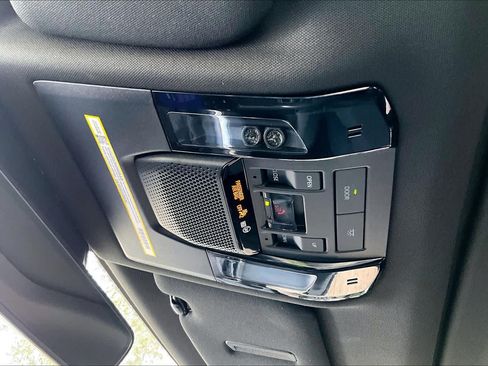 Used 2025 Lexus GX 550 w/ Accessory Package (Z1) AWD/4WD image 31