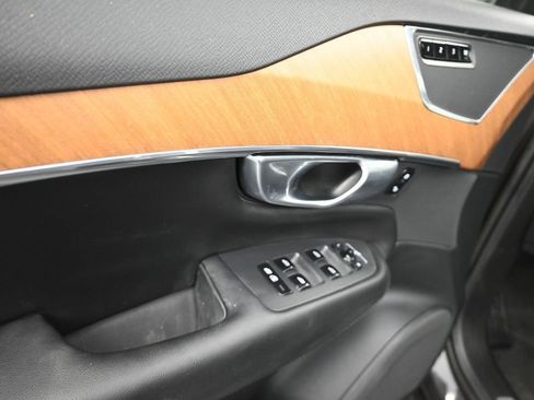 Used 2023 Volvo XC90 B6 Plus image 12