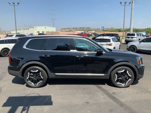 Used 2025 Kia Telluride S AWD/4WD image 4