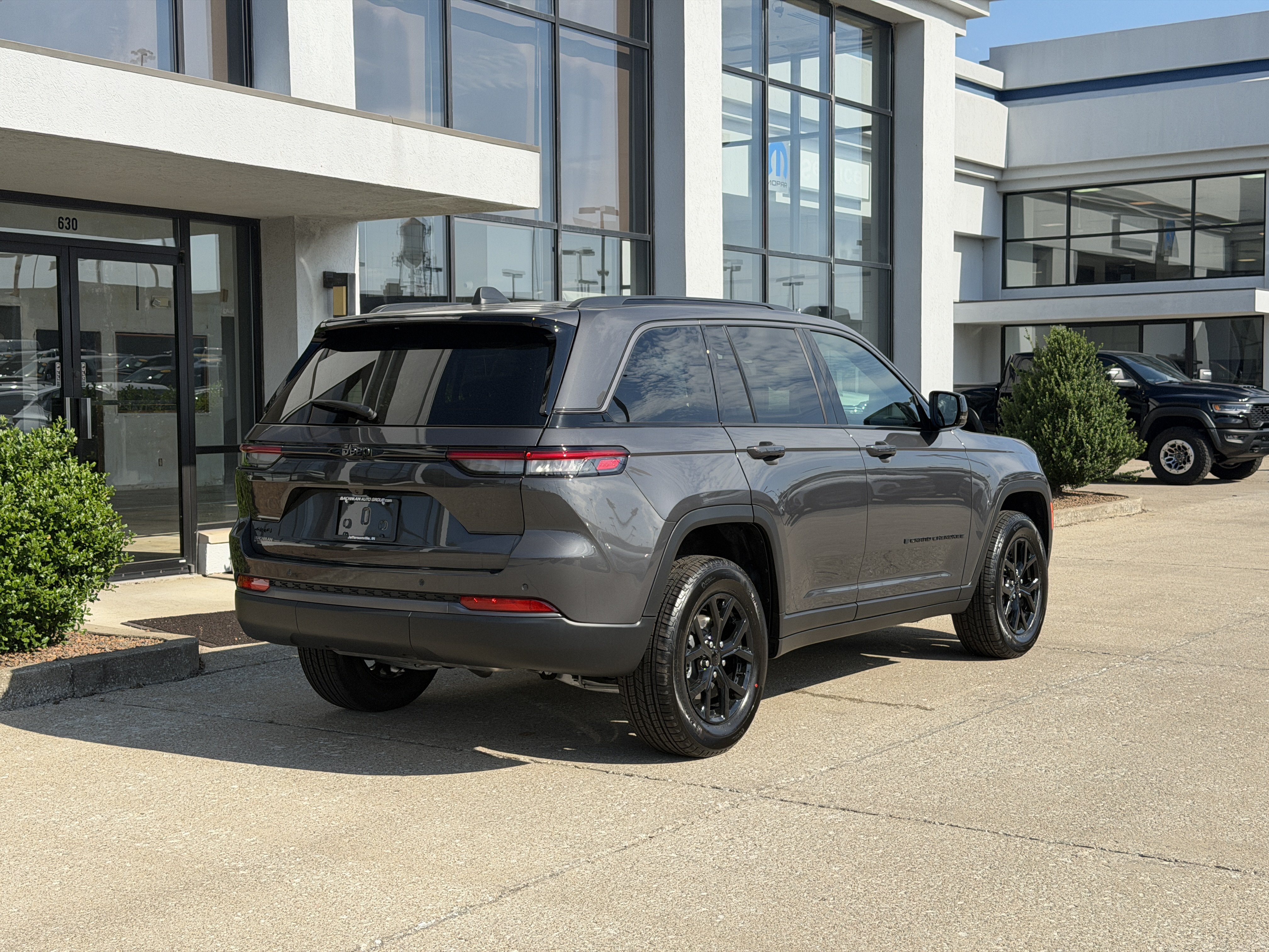 New 2026 Jeep Grand Cherokee Altitude AWD/4WD image 3