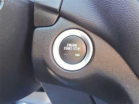 Used 2021 Chevrolet Equinox LT image 23