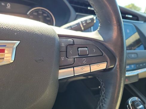 Used 2021 Cadillac XT4 Premium Luxury image 25