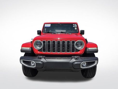 Used 2025 Jeep Wrangler Unlimited Sahara AWD/4WD image 3